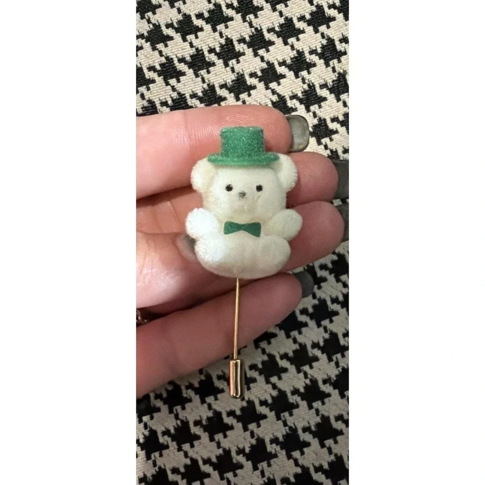 VTG Flocked Saint Patrick's Day White Bear Green Hat Tie Stick Lapel‎ Pin 1980s